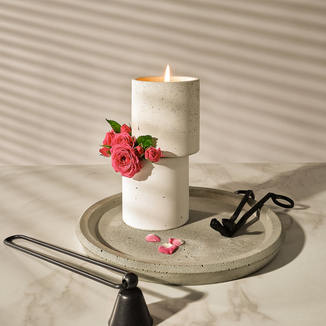 Свічка ароматична з соєвого воску в бетонній ємності Біла